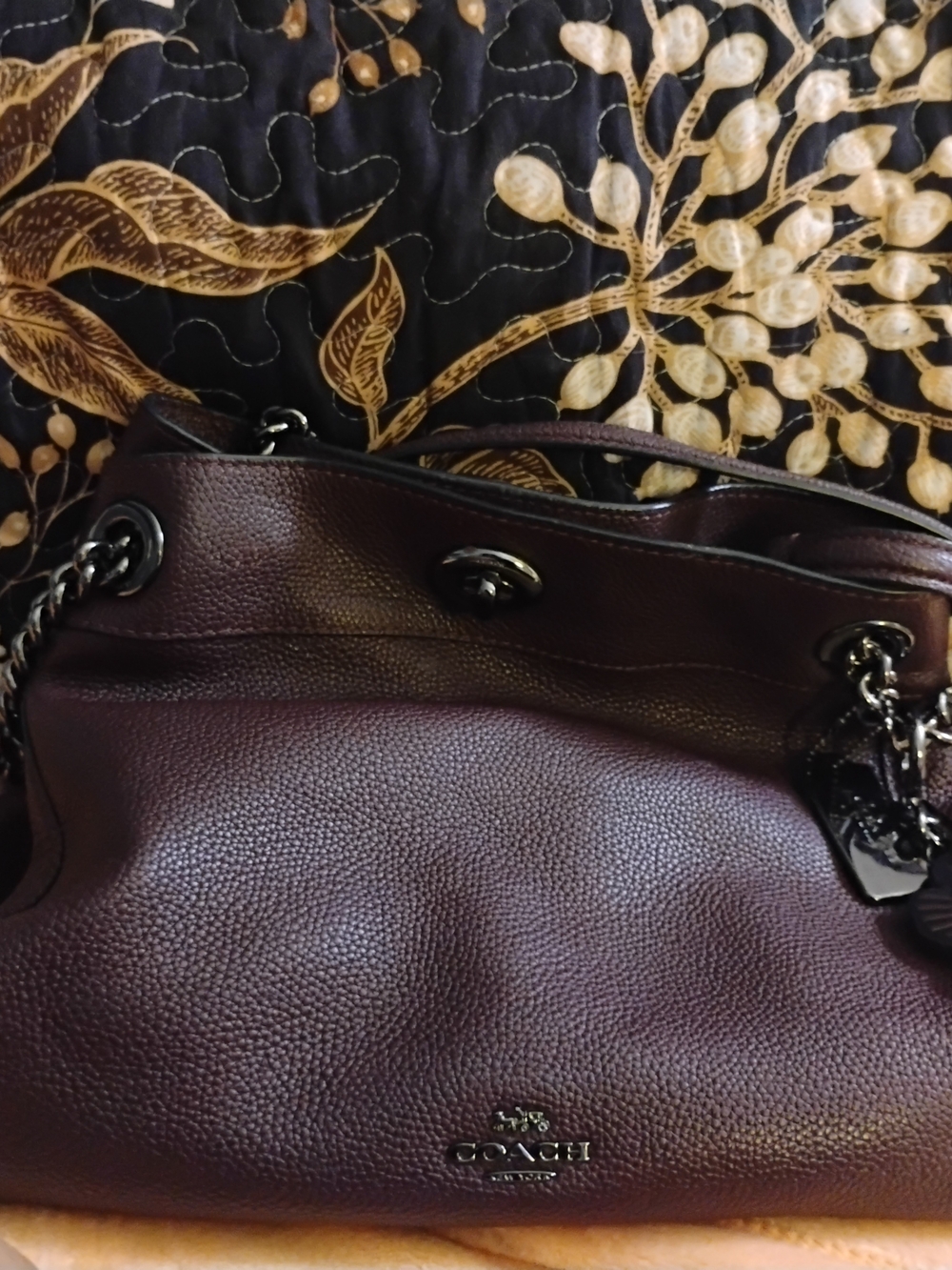 Coach Leather Shoulder Bag Chocolate Brown With 2 Lrg Separate Compartments. - Picture 2 of 14